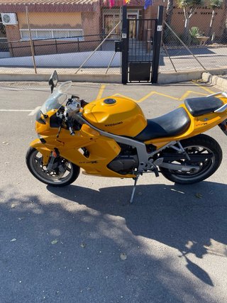 Hyosung GT250R Amarilla Deportiva