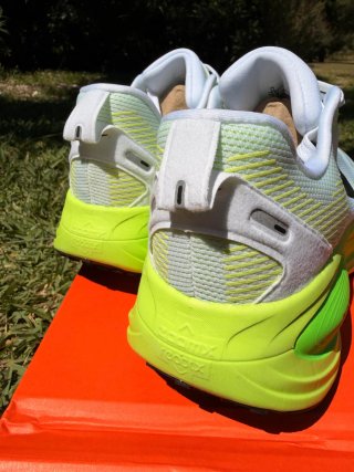 Nike Vomero 18 Verde y Blanco