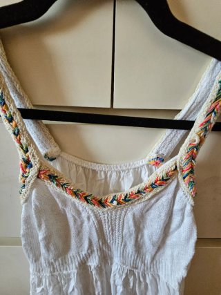 Camiseta tirantes bordada multicolor