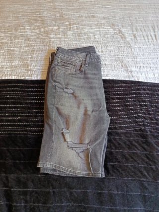 Pull & Bear Pantalón Corto Gris Roto