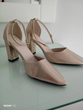 Zapatos de vestir dorados talla 38