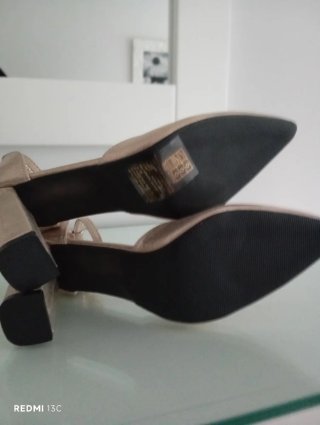 Zapatos de vestir dorados talla 38