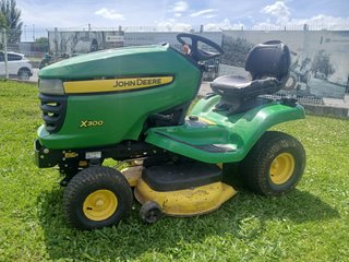 Tractor Cortacésped John Deere X300
