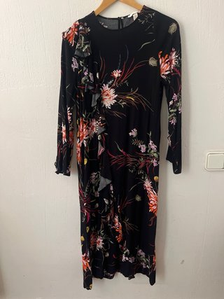 Vestido H&M floral manga larga Nuevo sin etiqueta.