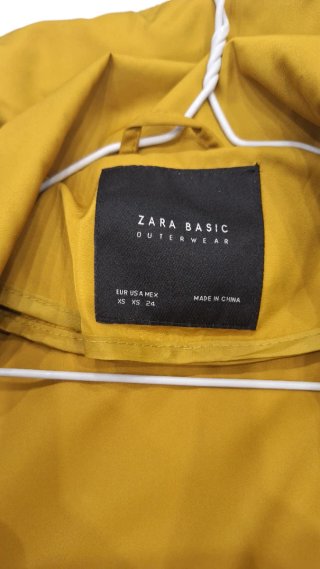 Parka Cortavientos Zara Amarilla