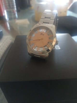 Reloj Lotus Dorado y Plateado