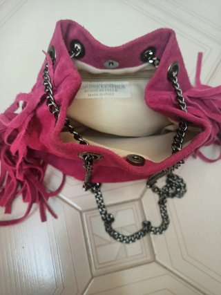 Bolso de ante rosa con flecos