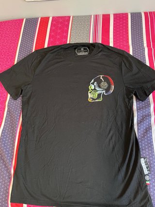 Camisetas de diferentes tipos y marcas