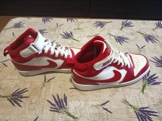 Zapatillas Nike Jordan Rojas y Blancas