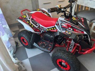 Quad eléctrico infantil