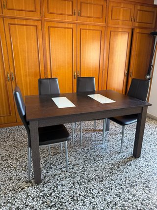Mesa de comedor moderna