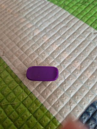 Mini patinete morado con ruedas amarillas