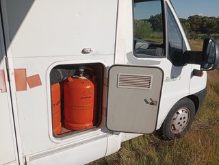 Autocaravana familiar lista para viajar