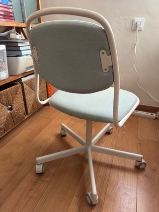 Silla giratoria Ikea color blanco y verde