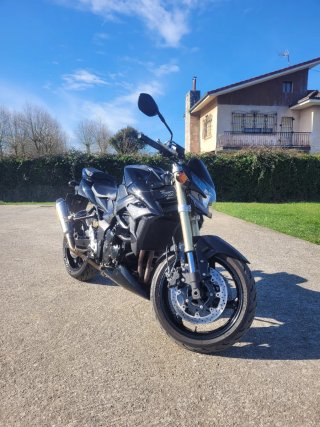 Suzuki GSR750