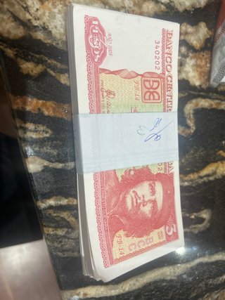 Fajo de Billetes 3 Pesos Cubanos 2005