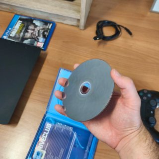 PS4 Slim 500GB + 2 Juegos + Cables + Mando