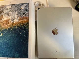 iPad Pro 10.5" (256GB) Wi-Fi - Plata + Caja y Fund
