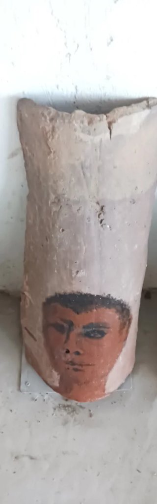Frammento di ceramica con volto dipinto