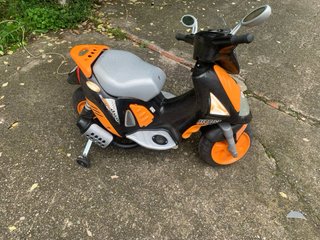 Moto Eléctrica Infantil Negra y Naranja