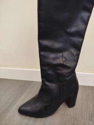 Botas altas tacón negras de piel 33