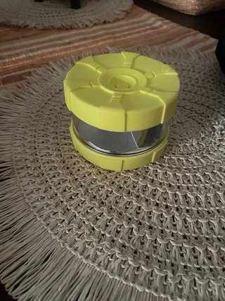 Baliza amarilla con 1 mes de uso, sin caja