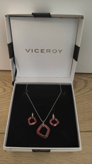 Conjunto Collar y Pendientes Cuadrados
