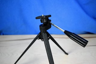 Trípode de mesa metálico