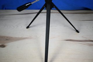 Trípode de mesa metálico