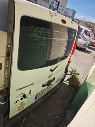 Portón trasero Nissan primastar