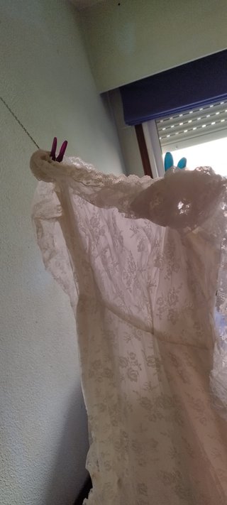 Traje boda con cojín anillos,boda blanco