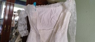 Traje boda con cojín anillos,boda blanco