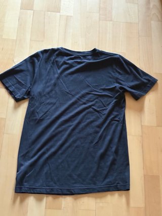 Camiseta Levi's Negra Logo Rojo