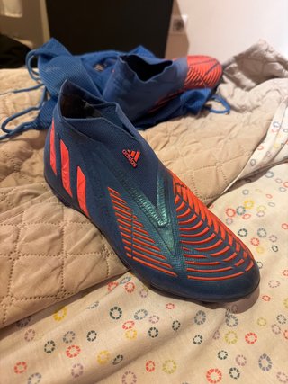 Botas de fútbol Adidas Predator sin cordones