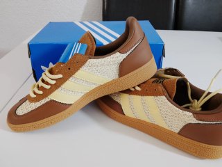 Adidas Marrón y beige