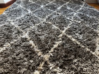 Alfombra pelo largo rombos gris y blanco