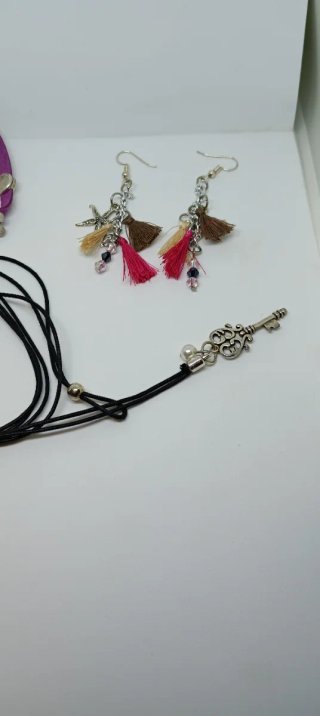 Conjunto artesanal: colgante, pulsera y pendientes