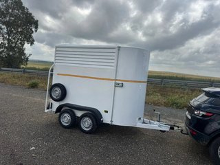 Remolque caballo 1.5 plazas