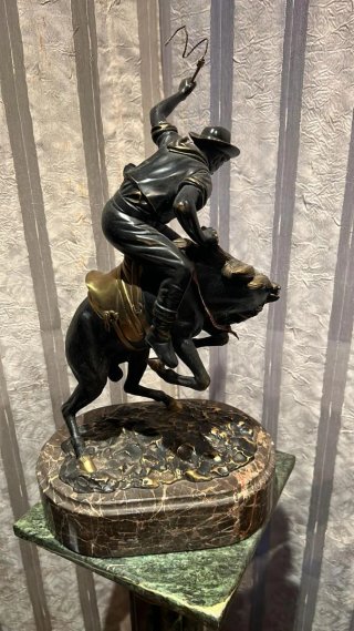 Figura Bronce Soher Jinete 15K Antigua grande