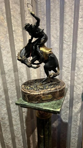 Figura Bronce Soher Jinete 15K Antigua grande