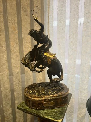Figura Bronce Soher Jinete 15K Antigua grande