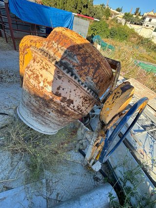 Hormigonera con motor nuevo