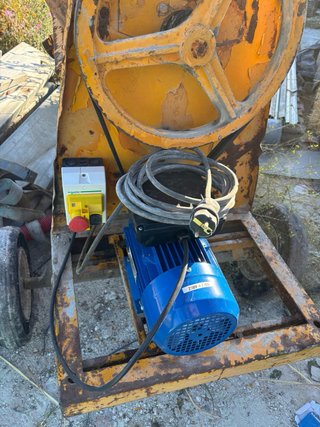 Hormigonera con motor nuevo