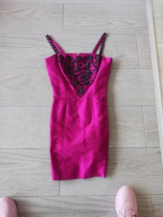 Vestido fucsia con chaqueta bordada