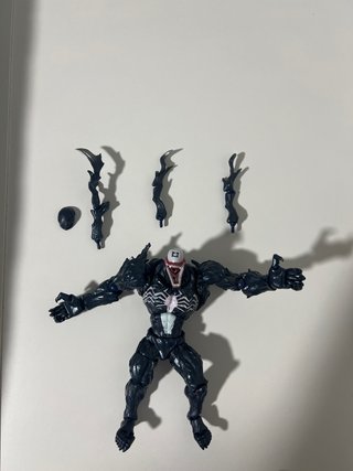 Figura Venom Articulada y Desmontable