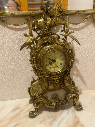 Consola de Bronce y Mármol con Reloj