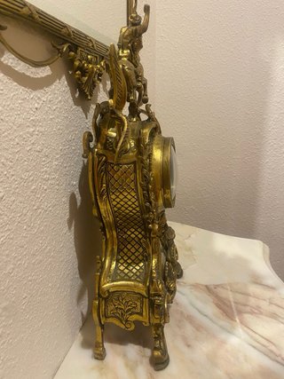Consola de Bronce y Mármol con Reloj
