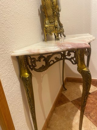 Consola de Bronce y Mármol con Reloj