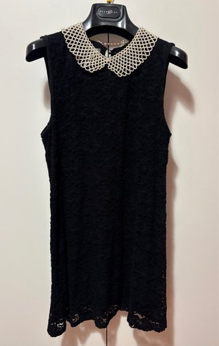 Abito corto in pizzo con colletto gioiello. Tg. M