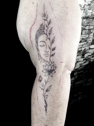 Tattoos de línea fina y Blackwork. Granada.